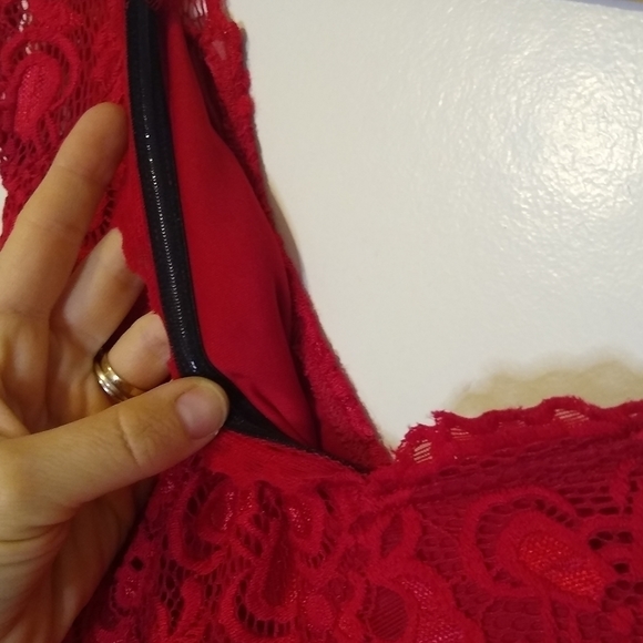 Off the shoulder lace maxi dress Size Small Red - Picture 3 of 4